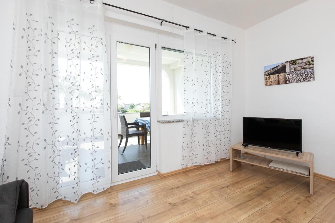Apartments Oleander Krk Town Exterior photo