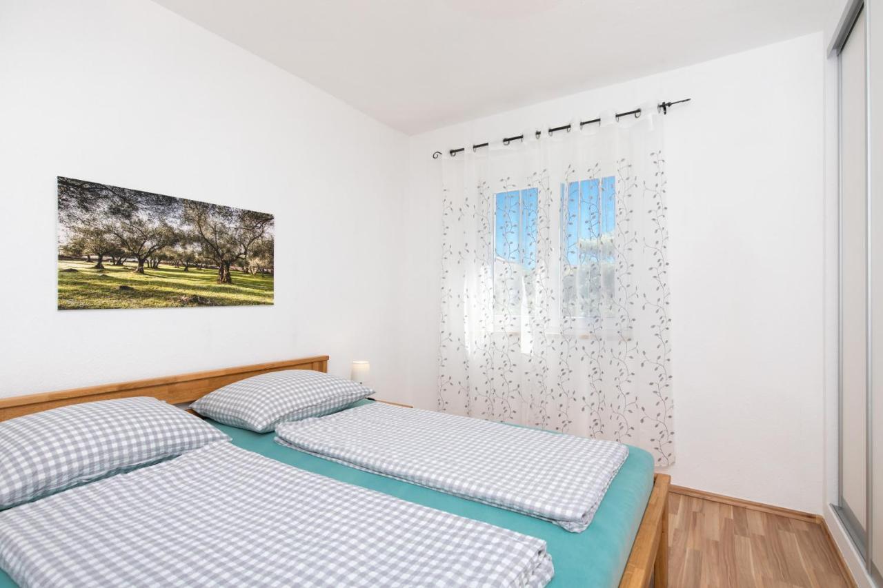 Apartments Oleander Krk Town Exterior photo
