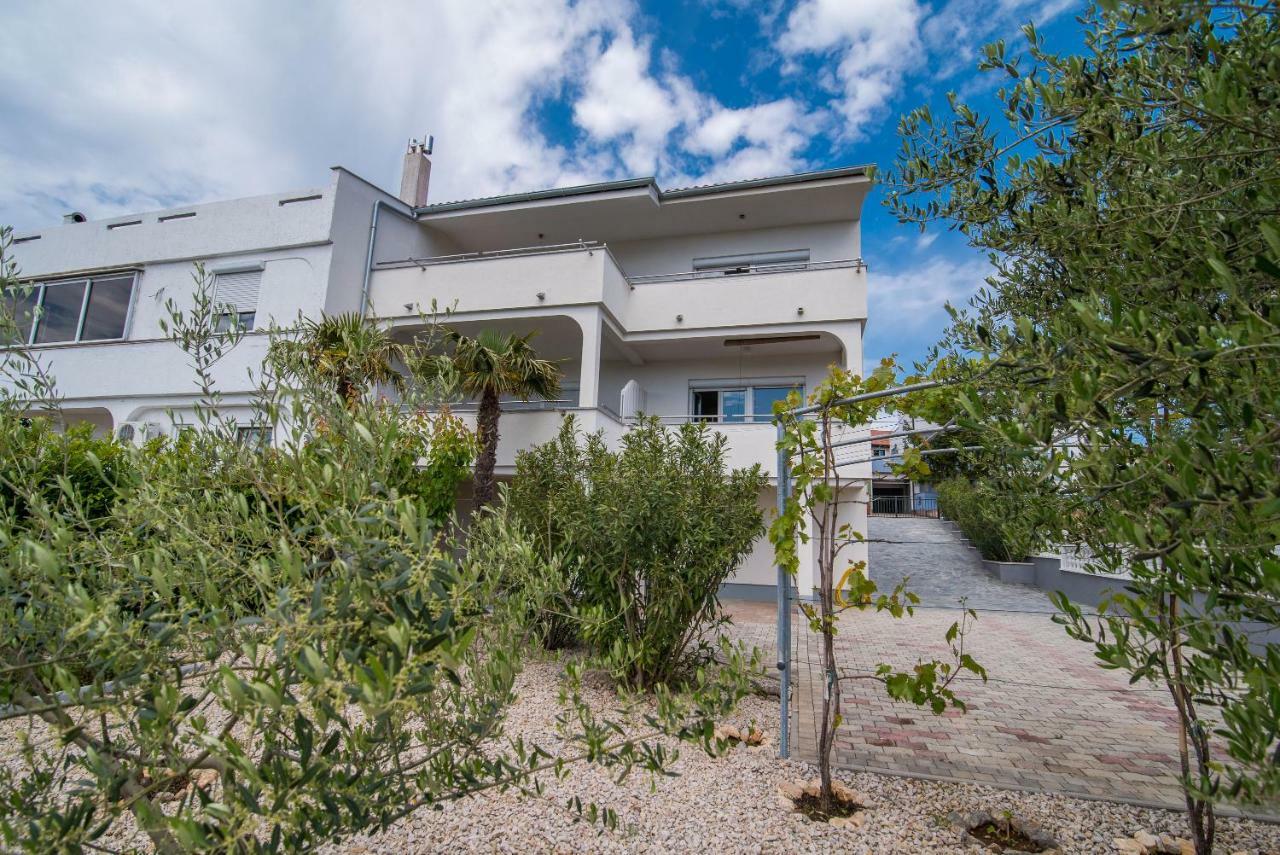 Apartments Oleander Krk Town Exterior photo